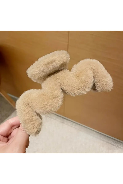 Silay mağaza Large Plush Claw Clip – Soft Velvet Texture – Winter Hair Accessory”