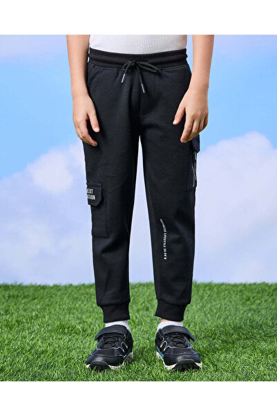 REDTAG بنطال رياضي أسود بجيوب للأولاد