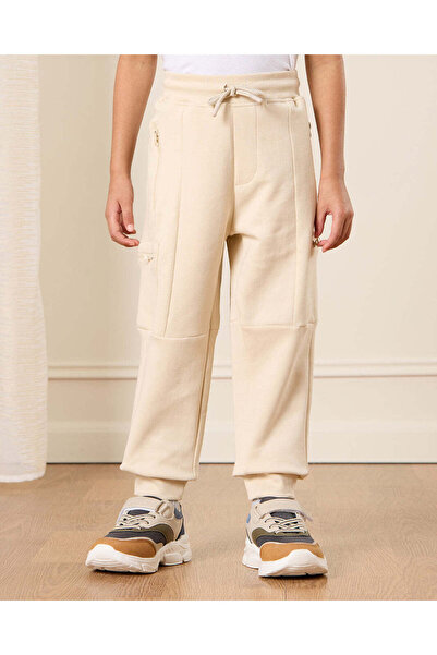 REDTAG بنطال رياضي بيج للأولاد، مقطوع ومخيط