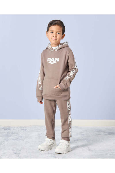 REDTAG طقم بنطال رياضي مطبوع للأولاد باللون البني (قطعتين)