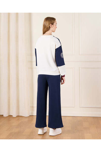 REDTAG طقم ملابس رياضية للبنات الكبار باللونين الأزرق والأبيض (قطعتين)