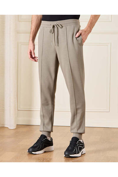 REDTAG بنطال رياضي رجالي رياضي باللون البيج