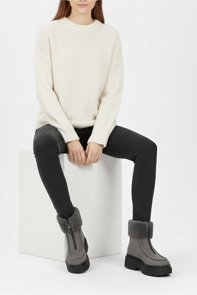 LETAO Women's Smoked Suede Thick Soled Fur Detailed Zippered Boots