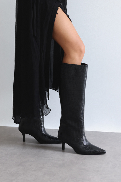 LUTVELIZADE Çizme 2312 - Sivri Burun Önden Dikiş Detaylı Siyah Croc Kadın Çizme