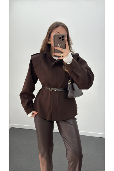 Narferita سترة مينجو ذات الأزرار الكاملة مكونة من حشوة كتف قطع