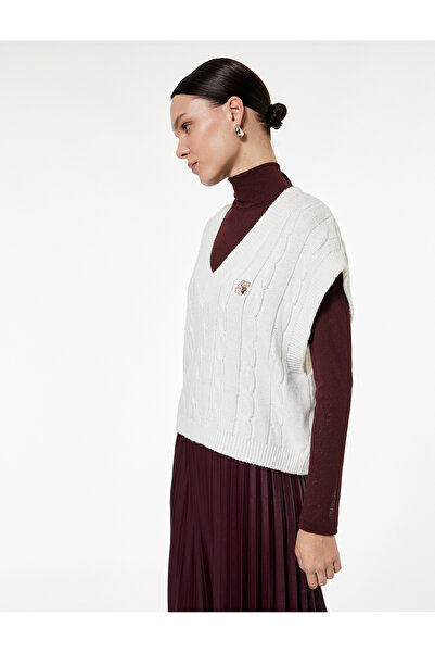 Koton Teddy Bear Embroidery Detailed Sleeveless V-Neck Hair Knit Sweater