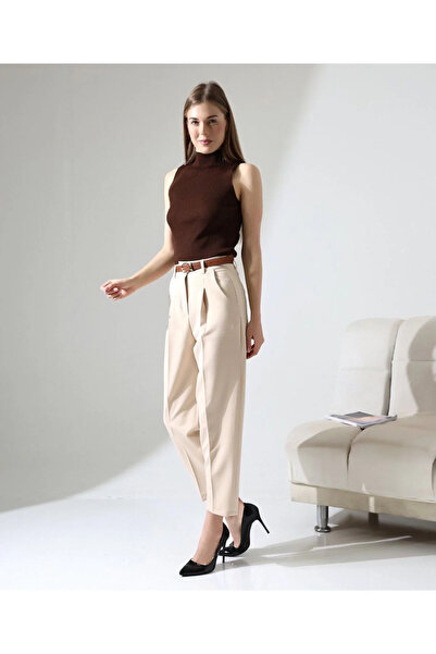 bysoca Kadın Krem Yüksek Bel Pileli Straight Kemerli Bilek Boy Havuç Kesim Kumaş Pantolon