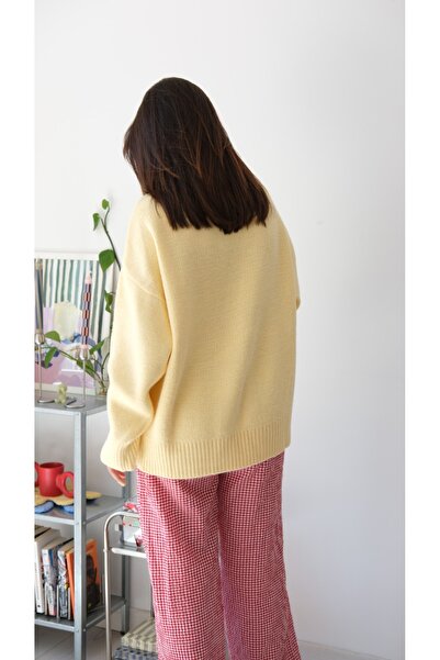 Gülçin Coşkun Crew Neck Diamond Pattern Plush Detailed Loose Thick Knit Sweater