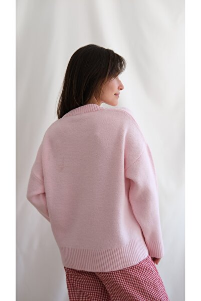 Gülçin Coşkun Crew Neck Diamond Pattern Plush Detailed Loose Thick Knit Sweater