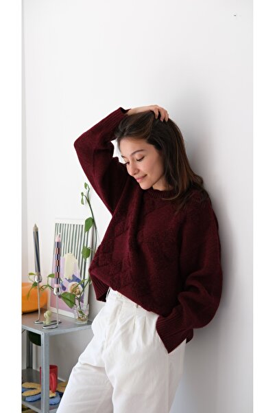 Gülçin Coşkun Crew Neck Diamond Pattern Plush Detailed Loose Thick Knit Sweater