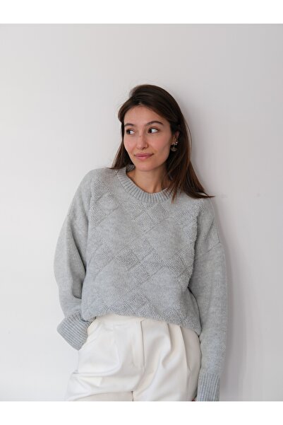 Gülçin Coşkun Crew Neck Diamond Pattern Plush Detailed Loose Thick Knit Sweater