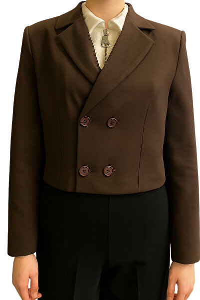 Qualia Butik سترة نسائية قصيرة باللون البني مع تفاصيل الأزرار