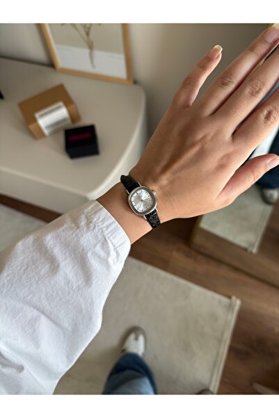 RoseandRoses Semi-Minimal Patterned Leather Strap Women's Wristwatch