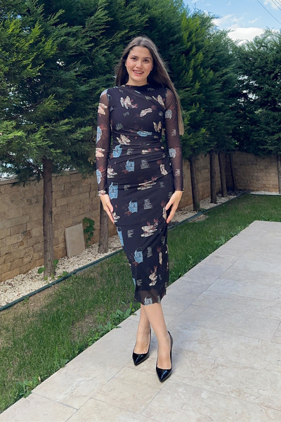 Sorridi Дълга рокля с дълги ръкави, дантелена драперия и деколте тип „велосипед“