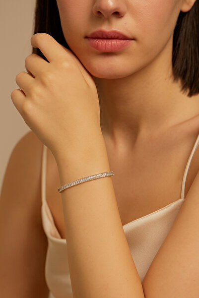 Mivra سوار نسائي من الفولاذ مرصع بحجر الزركون أنيق وراقي