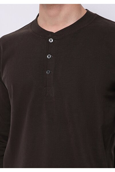 Colin's Ανδρικό μακρυμάνικο μπλουζάκι με εφαρμοστό κουμπιά με λαιμόκοψη σε καφέ χρώμα