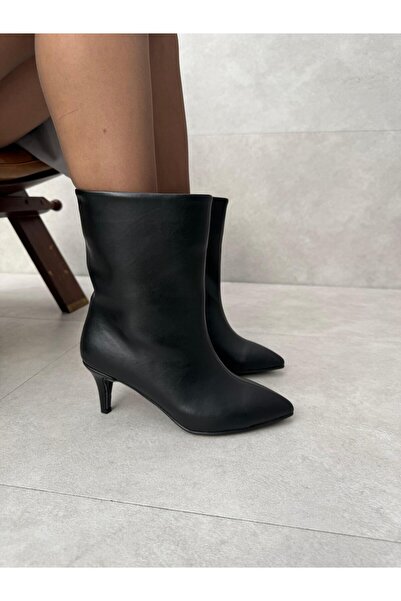 Elvinin Tarzı Cara Black Leather Thin Heeled Short Boots