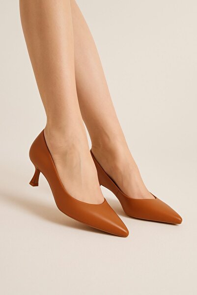 defile ayakkabi حذاء نسائي بكعب قصير أسمر اللون