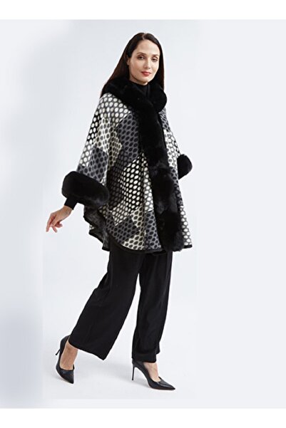 SDD A women's heavy winter soft wool jacket that protects you from the cold with a stylish and attractive design.