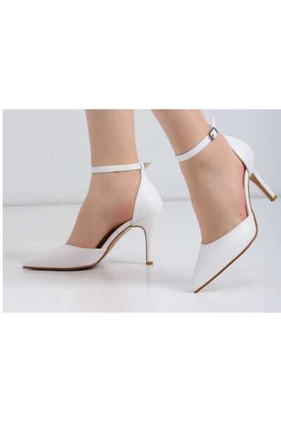 nuvilo حذاء نسائي أبيض اللون بحزام 8.5 سم ذو مقدمة مدببة وكعب رفيع