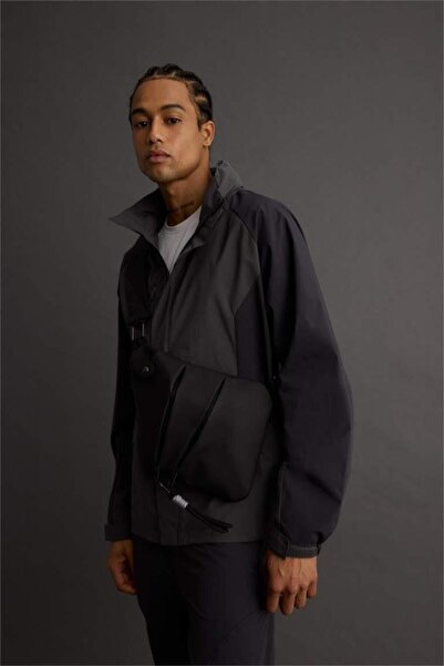 DeFacto Αδιάβροχο αντιανεμικό παλτό με φερμουάρ DeFactoFit Water Repellent Regular Fit K με κουκούλα με επένδυση από διχτυωτό υλικό (25 AU)