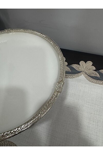 Santara Avangarde Porcelain Presentation Plate with Metal Legs and Edges 26 cm