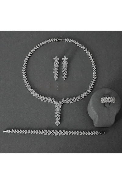 Un Elegant 4-piece women's zircon set with diamond-like sparkle – luxurious d...