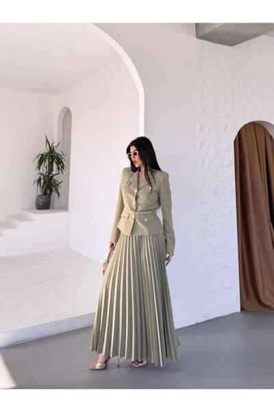 SUXİRCNHTMTS Kadın Pliseli Mini Etek & Kemerli Blazer Ceket Takım - Trend Kombin