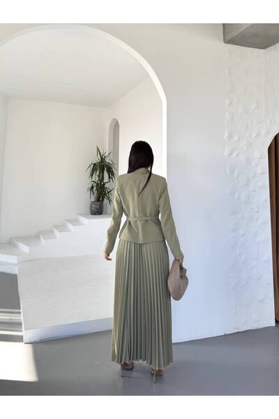 SUXİRCNHTMTS Kadın Pliseli Mini Etek & Kemerli Blazer Ceket Takım - Trend Kombin