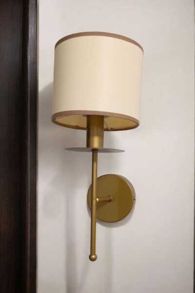 BSA LIGHTING Atlas Single Antique Painted Wall Lamp (with Cream Cylinder Shade)