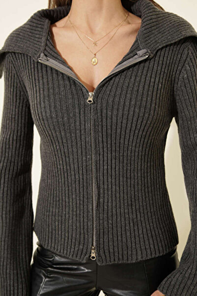 NEW DAĞ Women's Ribbed Zippered Knit Cardigan