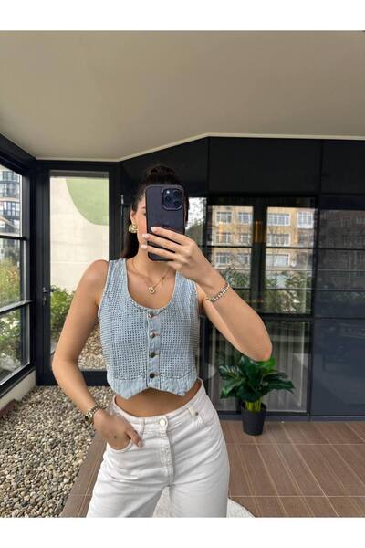 Maison MeDa Mavi denim Crop yelek – Işıltılı Dokunuşlarla Sezonun En Göz Alıc...