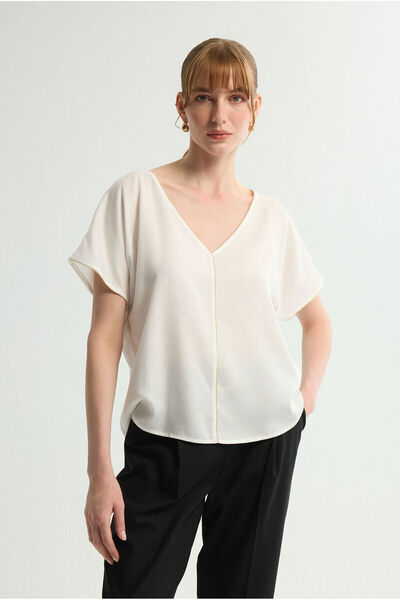 Love My Body V Yaka Boncuk Detaylı Bluz