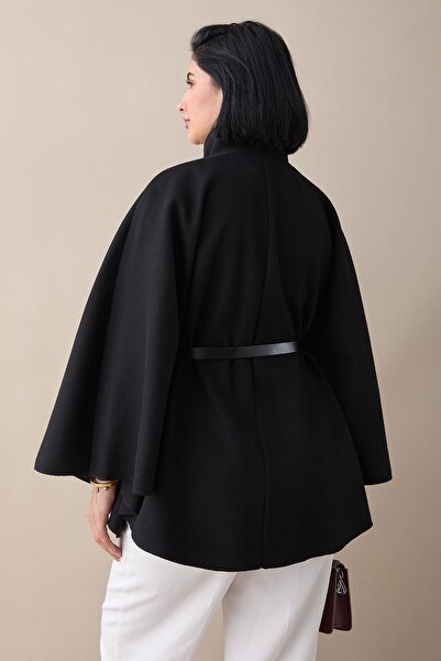 InStyle Черна къса наметка с колан