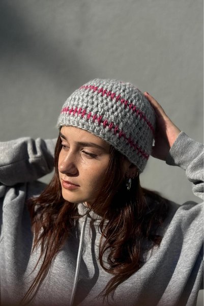 MELUSH Gri Pembe Çizgili Tüylü Örgü Şapka, Tığ İşi Saç Aksesuarı, Desenli Bere, Unisex Kroşe Şapka