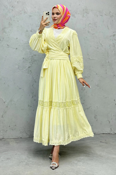Tesettür Diyarı Бавовняний комплект з поясом і деталями з мережива - жовтий