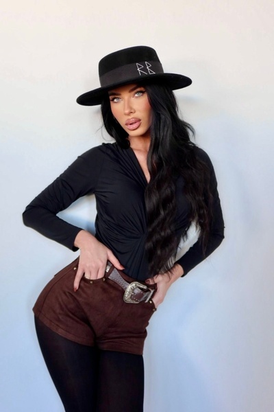 Pretty Velvet shorts with belt