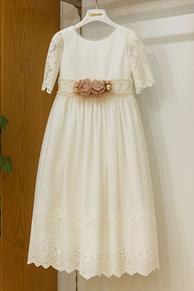 menninas Long lace wedding dress, communion dress