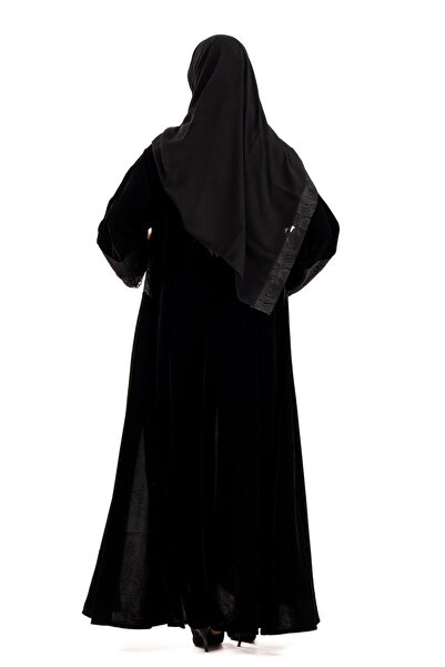 Hasnaa Abaya Hala's velvet abaya with lace on the chest and sleeves