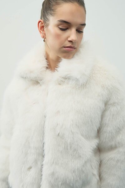 Hooopstore Faux Ecru Fur Coat