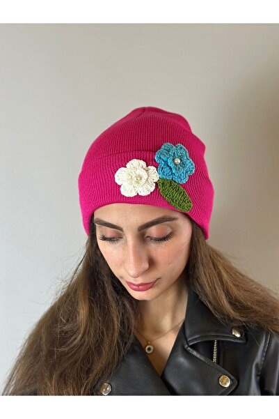 Gönülden Tasarım Beretă pentru femei, tricotată manual, cu broderie florală