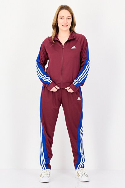 adidas طقم رياضي نسائي خارجي بشعار العلامة التجارية، قطعتين، لون عنابي