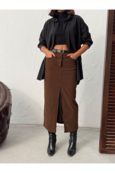 Ecenin Favorileri Кадифена пола с дължина до коляното, с разрез отпред и шнур