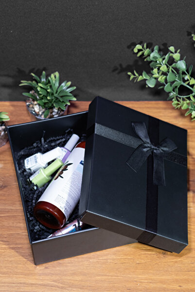 SİMGE KUTU Siyah Kurdeleli Mukavva Hediye Kutusu Küçük Boy 19x25 cm.