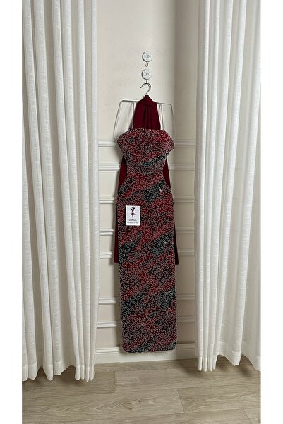 Onila A tulle dress embroidered with an elegant and luxurious shawl