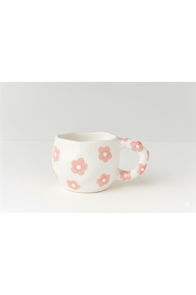 Çağ Seramik كوب سيراميك مصنوع يدويًا بنقوش زهور – كوب قهوة كريمي بمقبض وردي