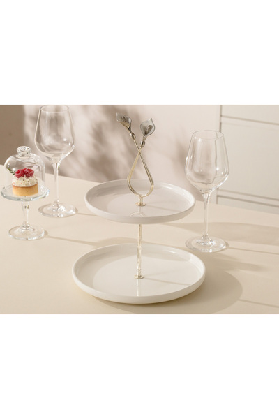 Malooki Round two-tier porcelain serving stand with metal details – 24.7 × 31.5 cm