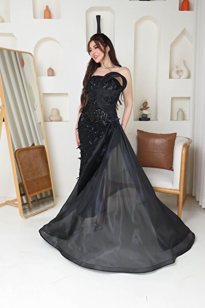 Nice Model Black sequined evening dress with an organza overlay, strapless fo...