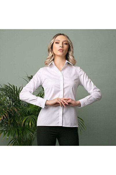 Minimalis Elegant women's white shirt with pointed collar and heart-shaped buttons