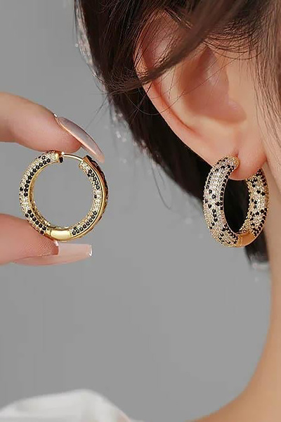 TAKIŞTIR Altın Renk Taş Detaylı 14K Altın Kaplama Halka Küpe (Çift)